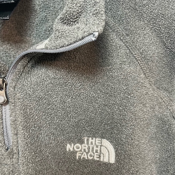 The North Face 1/4 zip fleece - Picture 3 of 4